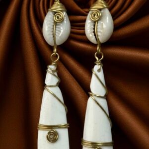 Boucles d'Oreilles: Cône de Coquillage et Laiton Doré