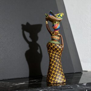Sculpture : Femme Africaine Porteuse d'Eau en Bois et Tissu Wax